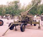 40mm Anti-Aircraft Gun M1 "Bofors", USA - but has british Mk 1 wheels