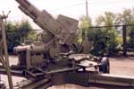 40mm Anti-Aircraft Gun M1 "Bofors", USA - but has british Mk 1 wheels